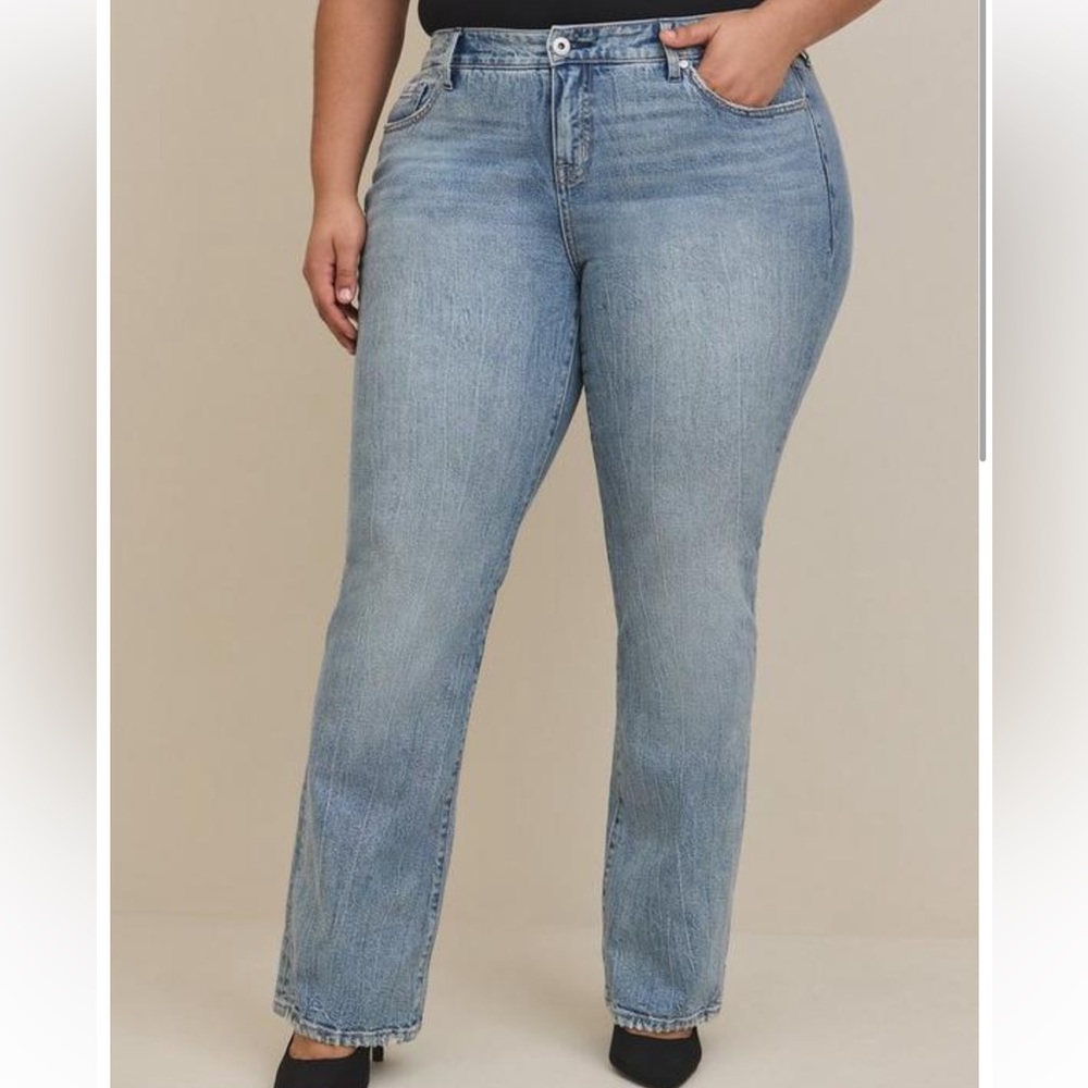 🌊 Torrid Lightwash Bootcut Jeans